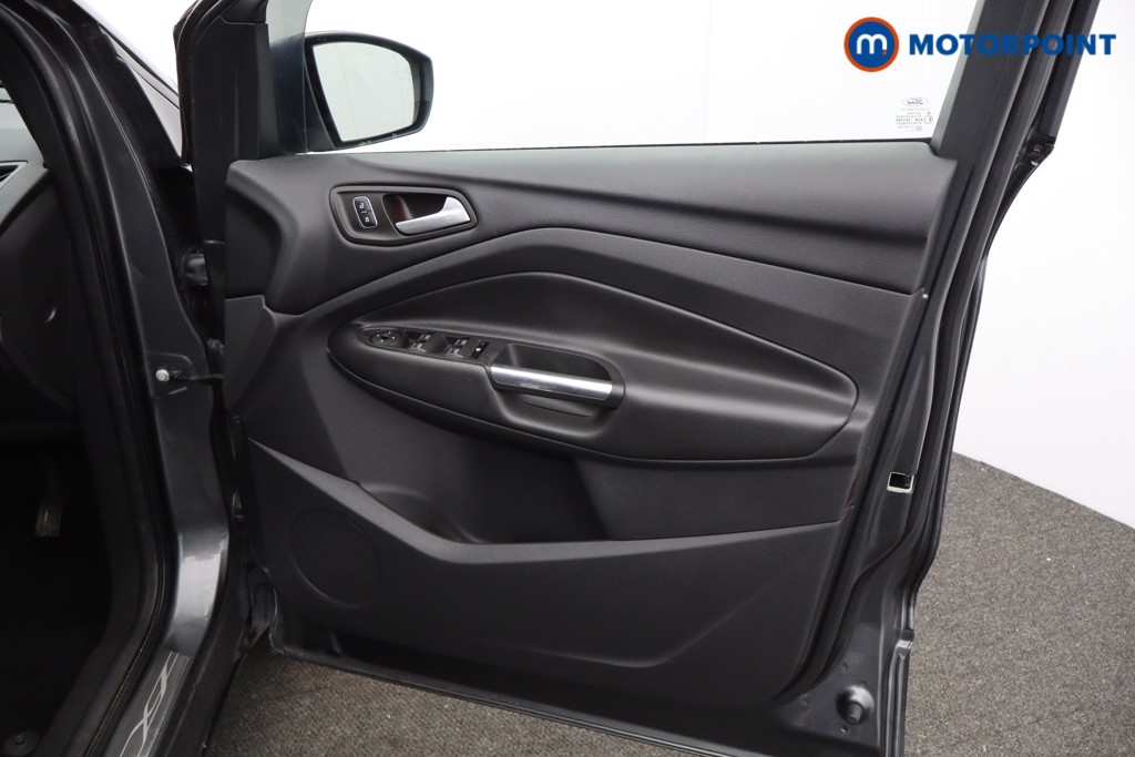 Ford Kuga Titanium Edition Manual Petrol SUV - Stock Number (1639941) - 2nd supplementary image