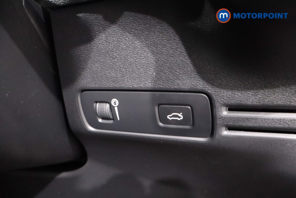 Volvo Xc40 R Design Automatic Petrol SUV - Stock Number (1640015) - 17th supplementary image