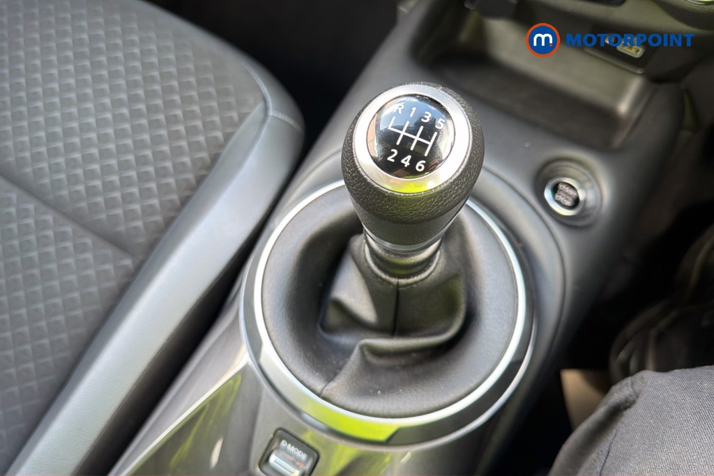 Nissan Juke N-Connecta Manual Petrol SUV - Stock Number (1640228) - 15th supplementary image