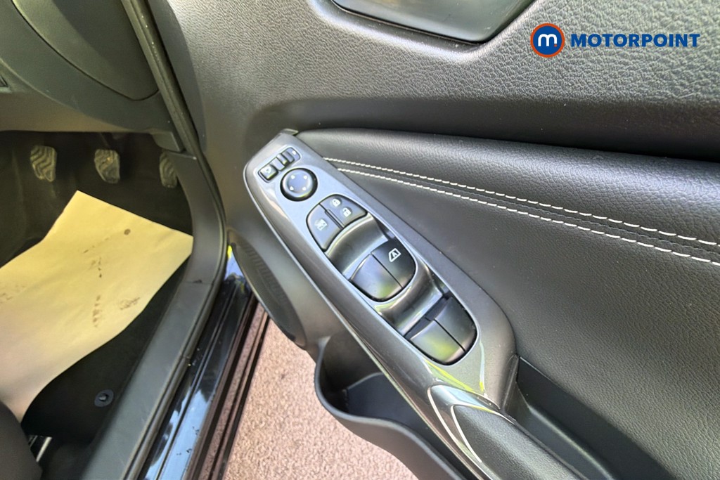 Nissan Juke N-Connecta Manual Petrol SUV - Stock Number (1640228) - 20th supplementary image