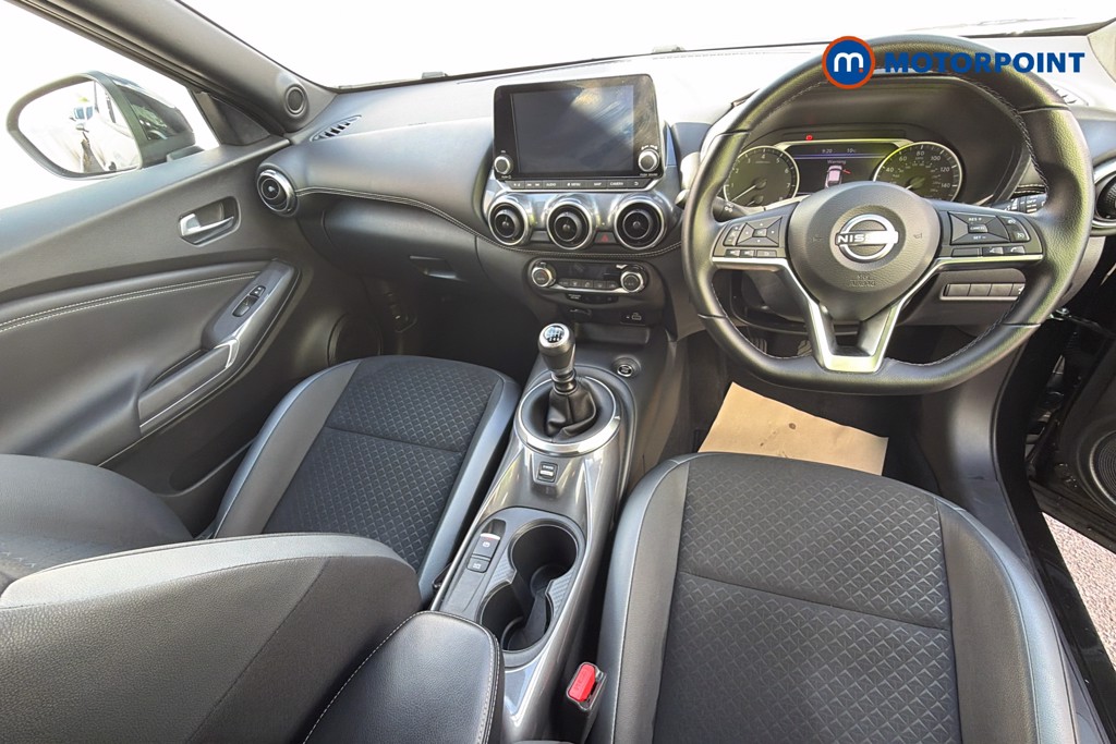Nissan Juke N-Connecta Manual Petrol SUV - Stock Number (1640228) - 1st supplementary image