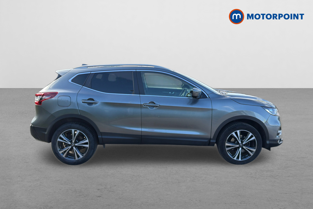 Nissan Qashqai N-Connecta Manual Petrol SUV - Stock Number (1641607) - Drivers side