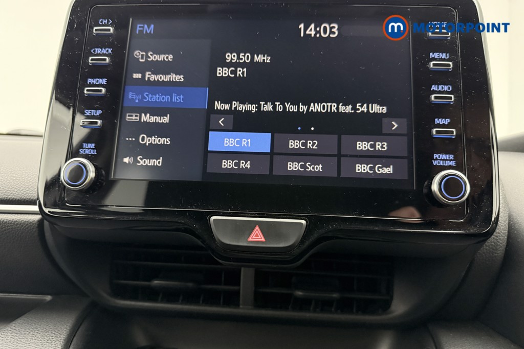 Toyota Yaris Design Automatic Petrol-Electric Hybrid Hatchback - Stock Number (1641654) - 2nd supplementary image