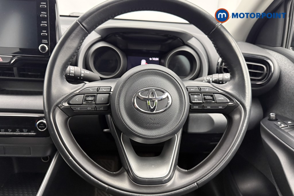 Toyota Yaris Design Automatic Petrol-Electric Hybrid Hatchback - Stock Number (1641654) - 4th supplementary image