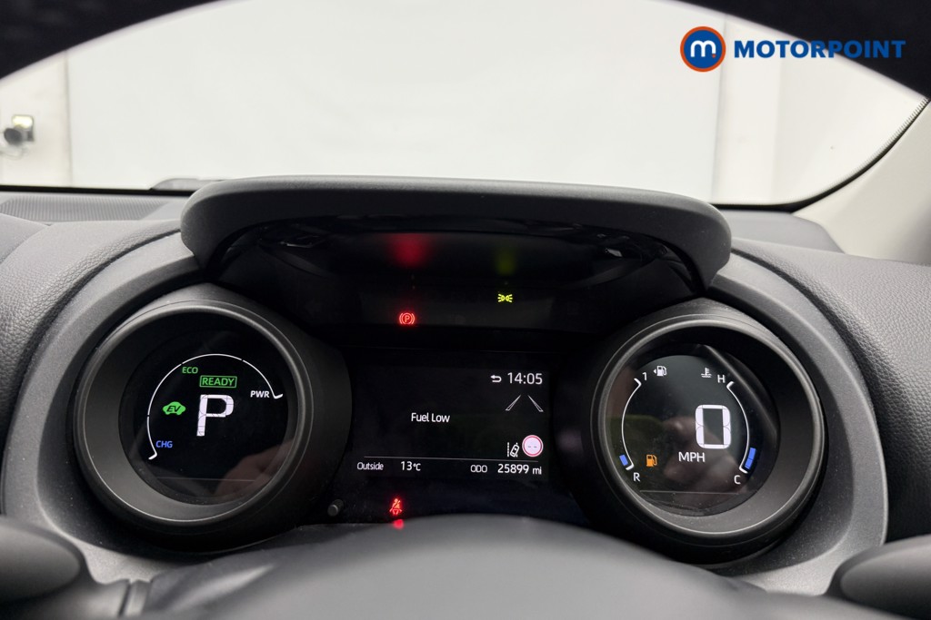 Toyota Yaris Design Automatic Petrol-Electric Hybrid Hatchback - Stock Number (1641654) - 5th supplementary image