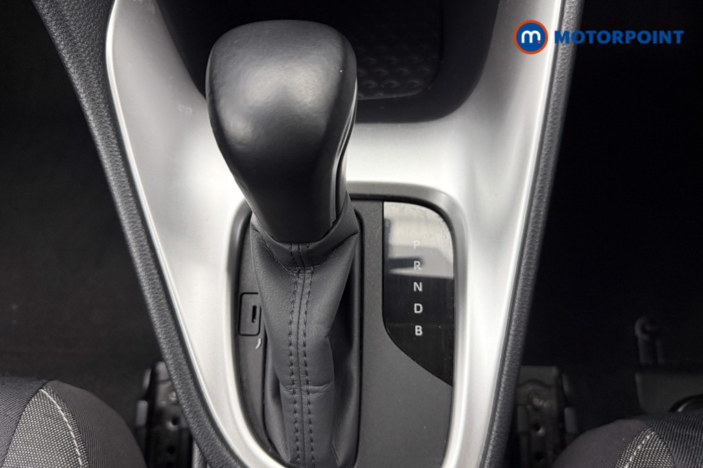 Toyota Yaris Design Automatic Petrol-Electric Hybrid Hatchback - Stock Number (1641654) - 6th supplementary image
