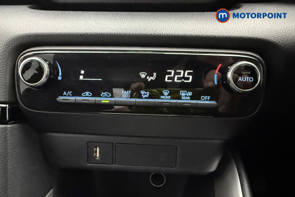 Toyota Yaris Design Automatic Petrol-Electric Hybrid Hatchback - Stock Number (1641654) - 15th supplementary image
