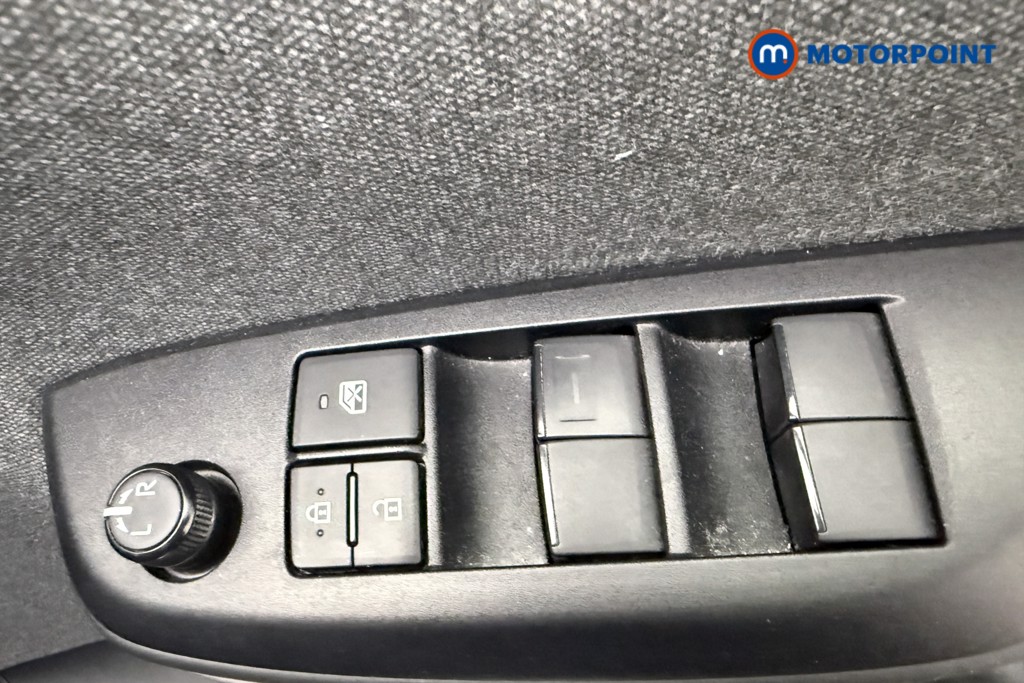 Toyota Yaris Design Automatic Petrol-Electric Hybrid Hatchback - Stock Number (1641654) - 18th supplementary image