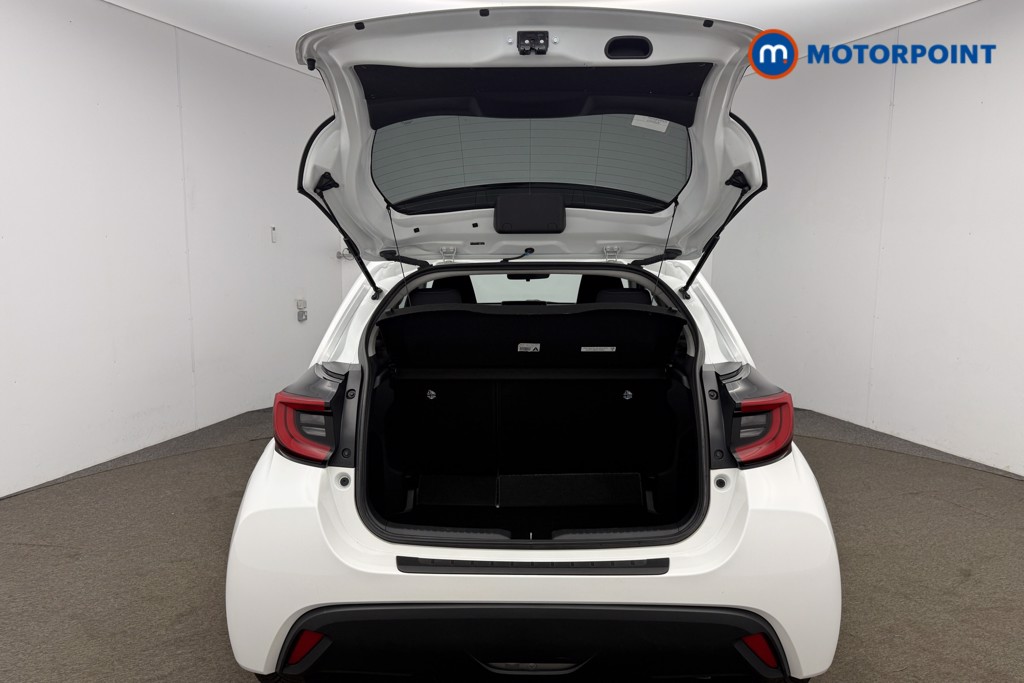 Toyota Yaris Design Automatic Petrol-Electric Hybrid Hatchback - Stock Number (1641654) - 19th supplementary image