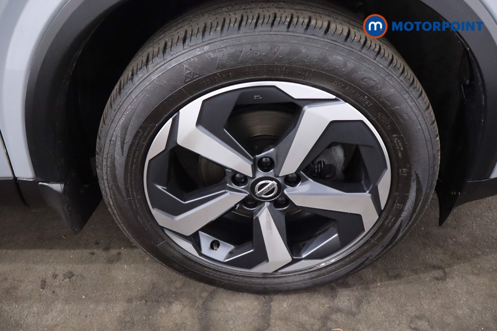 Nissan Qashqai N-Connecta Manual Petrol SUV - Stock Number (1641765) - 9th supplementary image