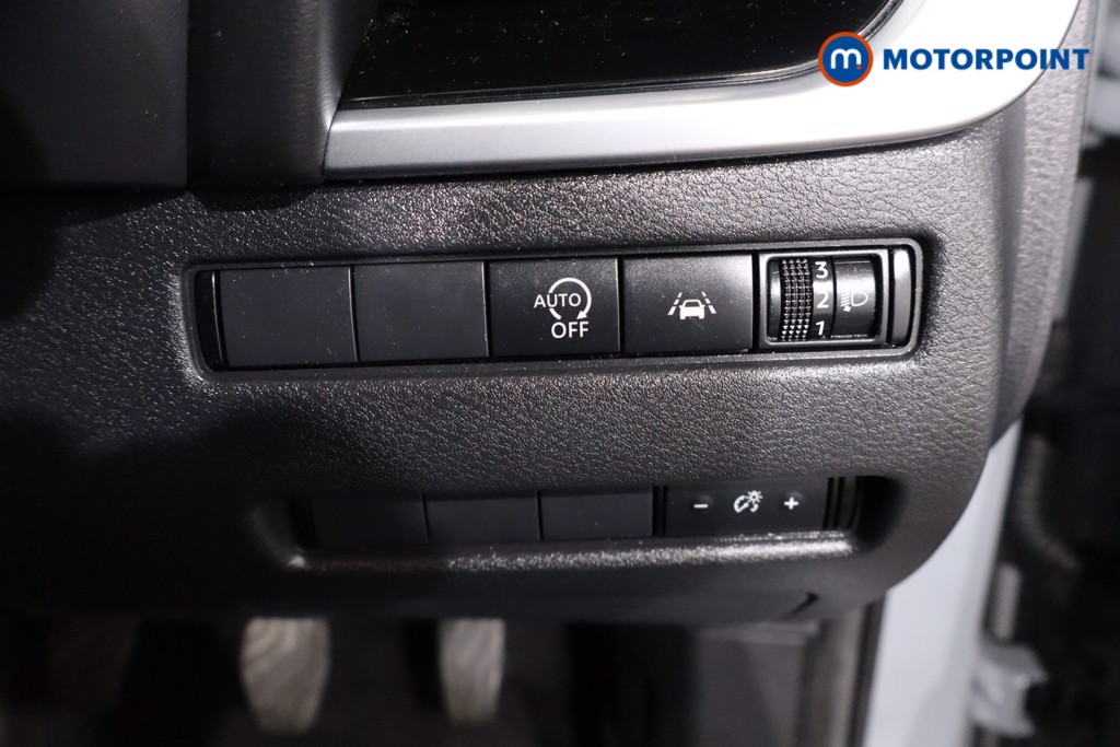 Nissan Qashqai N-Connecta Manual Petrol SUV - Stock Number (1641765) - 17th supplementary image