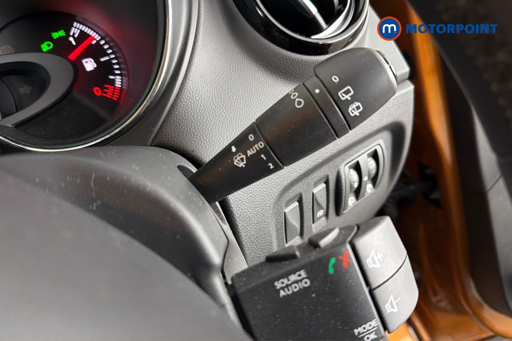 Renault Captur Iconic Manual Petrol SUV - Stock Number (1642794) - 7th supplementary image