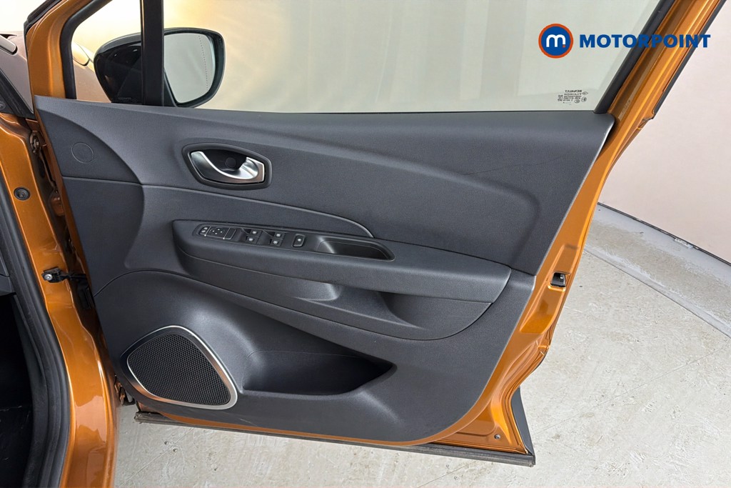 Renault Captur Iconic Manual Petrol SUV - Stock Number (1642794) - 19th supplementary image