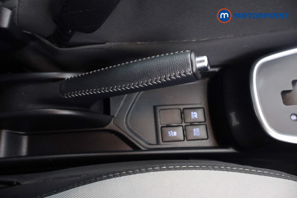 Toyota Yaris Y20 Automatic Petrol-Electric Hybrid Hatchback - Stock Number (1642837) - 7th supplementary image