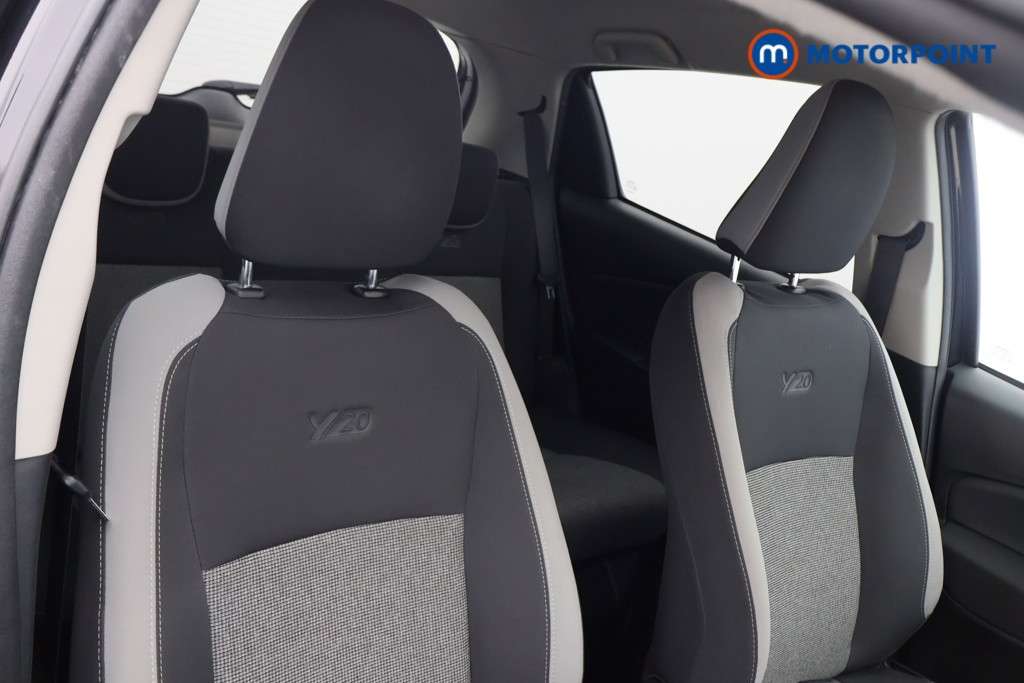 Toyota Yaris Y20 Automatic Petrol-Electric Hybrid Hatchback - Stock Number (1642837) - 10th supplementary image
