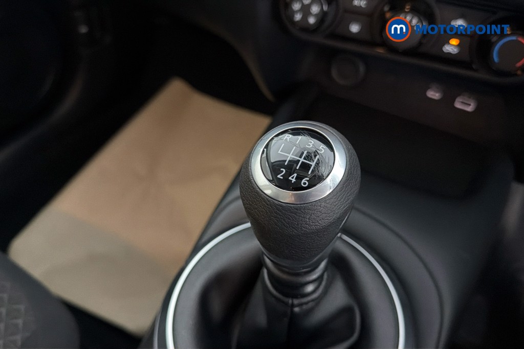 Nissan Juke Acenta Premium Manual Petrol SUV - Stock Number (1643182) - 15th supplementary image