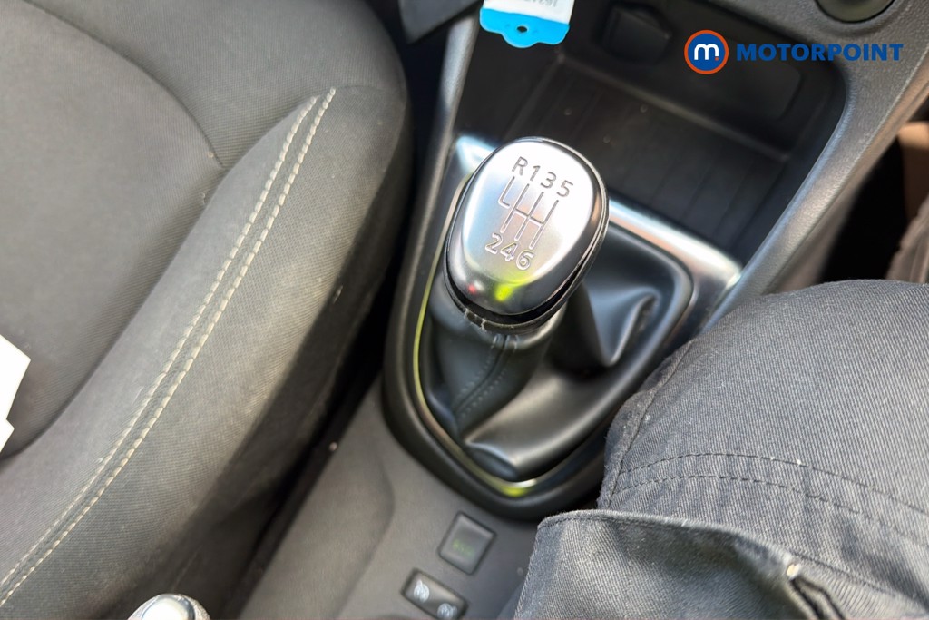 Renault Captur Iconic Manual Petrol SUV - Stock Number (1631718) - 15th supplementary image