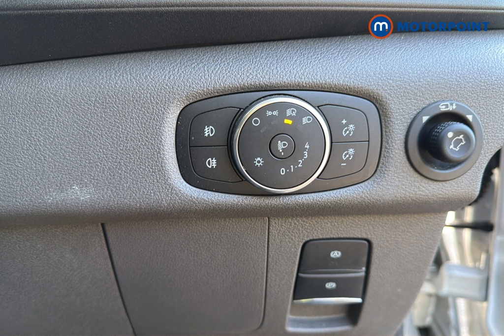 Ford Transit Limited Automatic Diesel Medium Roof Van - Stock Number (1639449) - 11th supplementary image