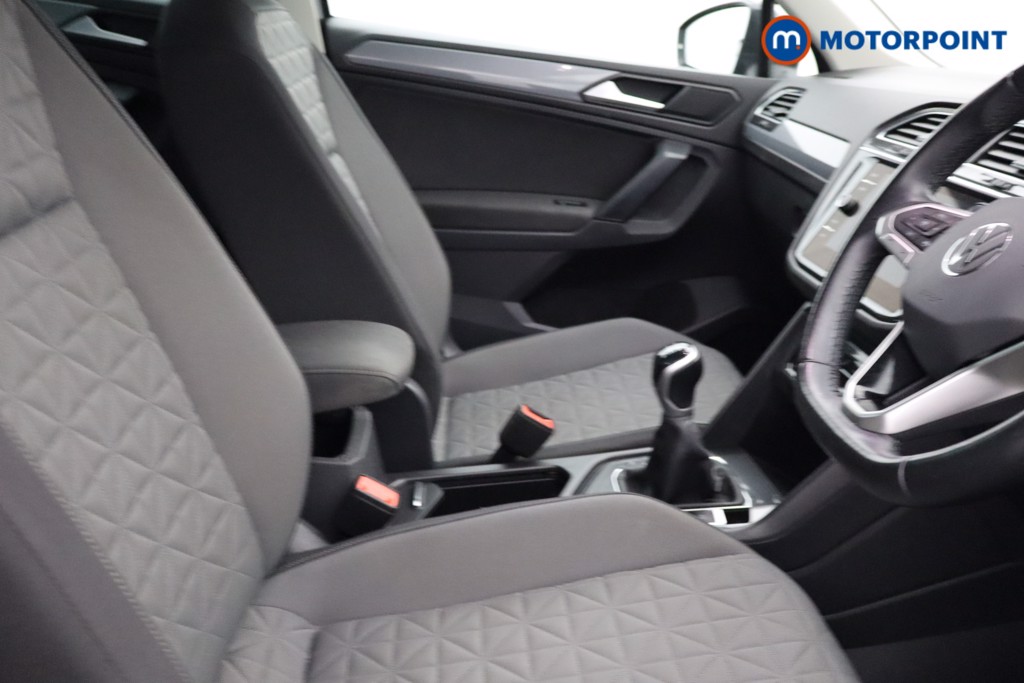 Volkswagen Tiguan Life Manual Petrol SUV - Stock Number (1640135) - 12th supplementary image