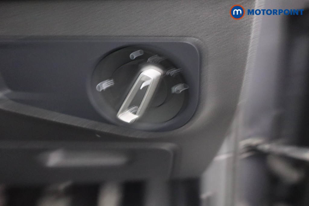 Volkswagen Tiguan Life Manual Petrol SUV - Stock Number (1640135) - 13th supplementary image