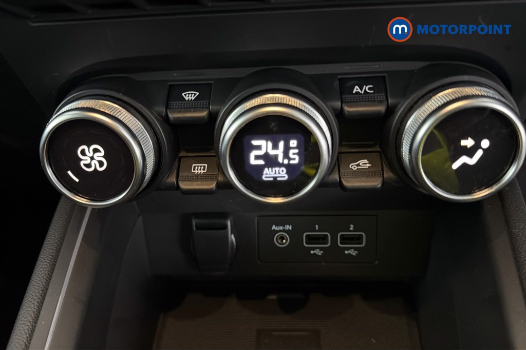 Renault Clio Iconic Edition Manual Petrol Hatchback - Stock Number (1641618) - 12th supplementary image