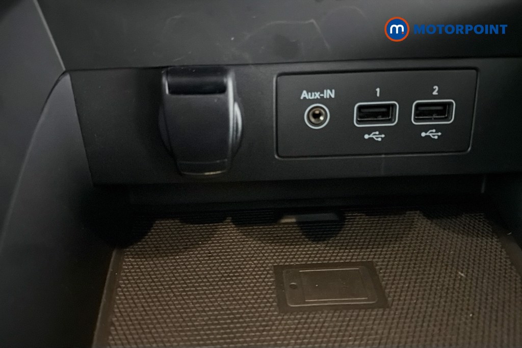 Renault Clio Iconic Edition Manual Petrol Hatchback - Stock Number (1641618) - 17th supplementary image