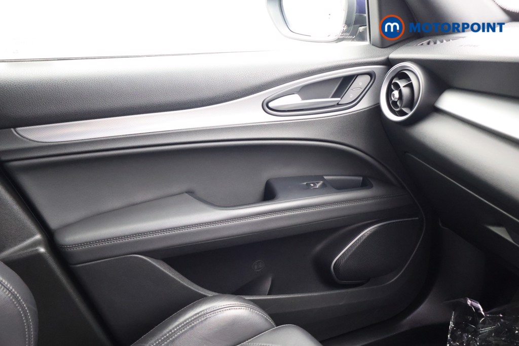 Alfa Romeo Stelvio Milano Automatic Petrol SUV - Stock Number (1641628) - 10th supplementary image