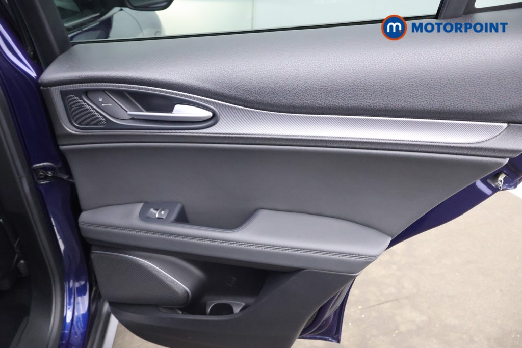 Alfa Romeo Stelvio Milano Automatic Petrol SUV - Stock Number (1641628) - 15th supplementary image