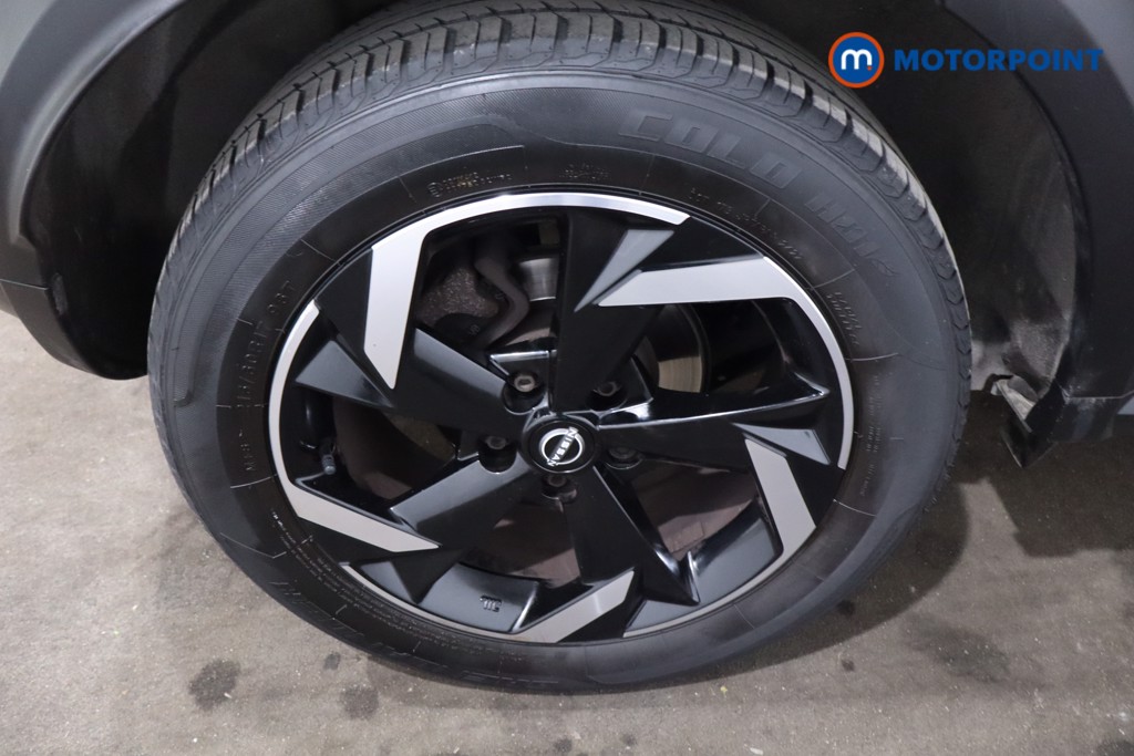 Nissan Juke N-Connecta Automatic Petrol SUV - Stock Number (1642801) - 9th supplementary image