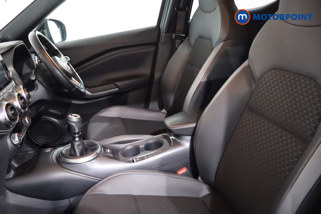 Nissan Juke N-Connecta Manual Petrol SUV - Stock Number (1635823) - 4th supplementary image