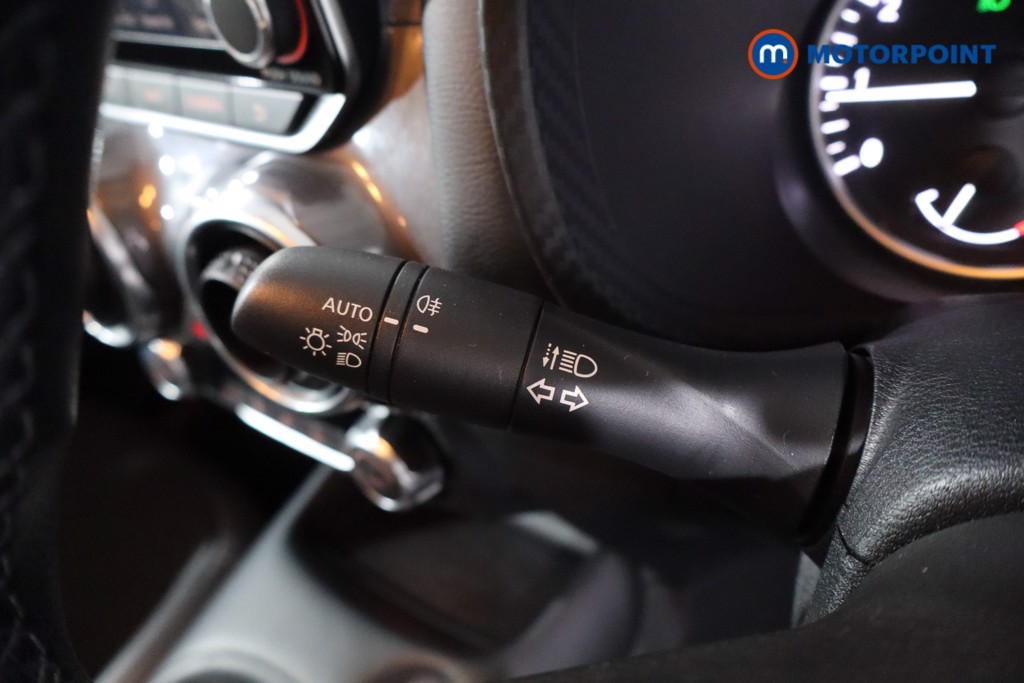 Nissan Juke N-Connecta Manual Petrol SUV - Stock Number (1635823) - 15th supplementary image