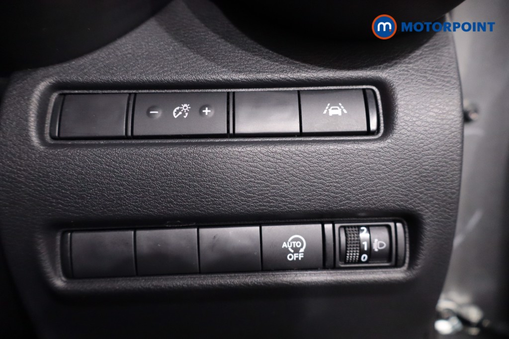 Nissan Juke N-Connecta Manual Petrol SUV - Stock Number (1635823) - 17th supplementary image