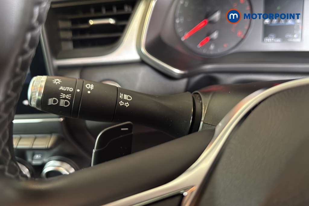 Renault Captur Iconic Automatic Petrol SUV - Stock Number (1640327) - 5th supplementary image