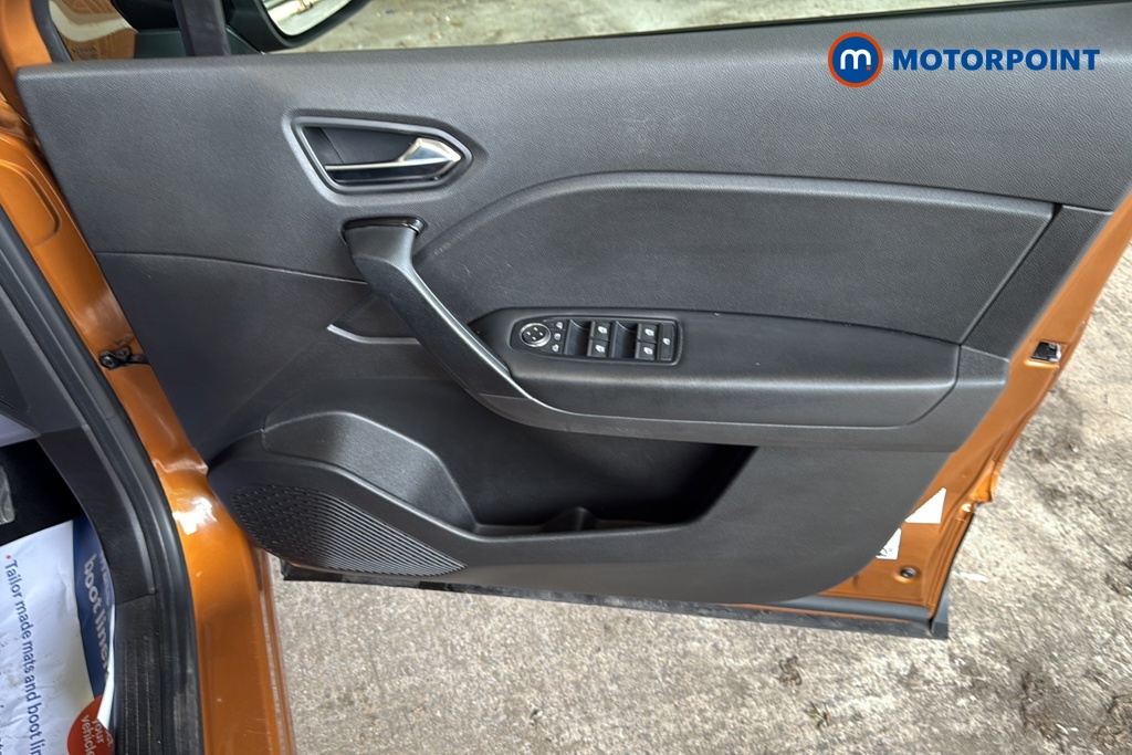 Renault Captur Iconic Automatic Petrol SUV - Stock Number (1640327) - 18th supplementary image