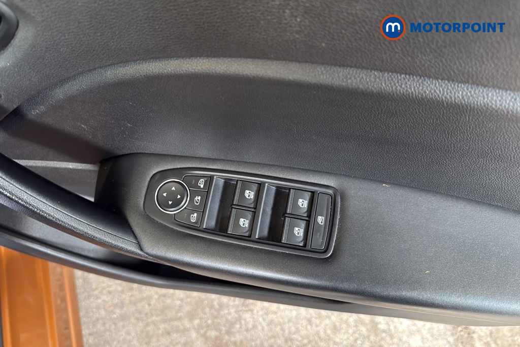Renault Captur Iconic Automatic Petrol SUV - Stock Number (1640327) - 19th supplementary image