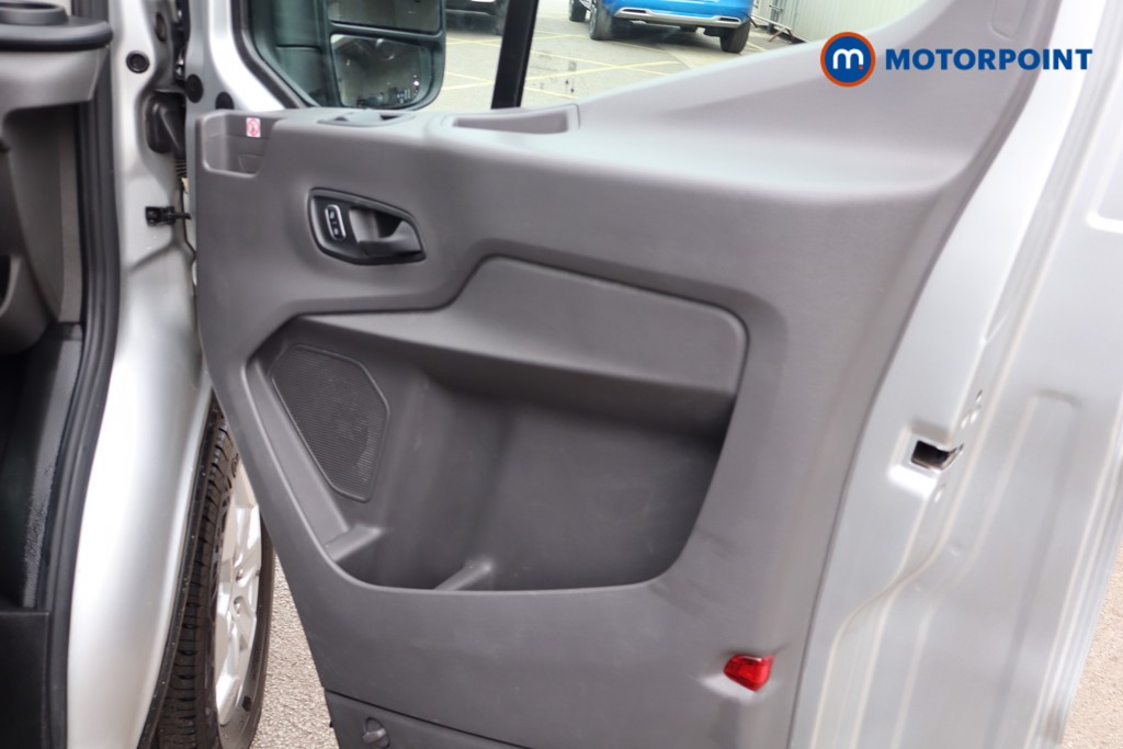 Ford Transit Limited Automatic Diesel Medium Roof Van - Stock Number (1640330) - 22nd supplementary image