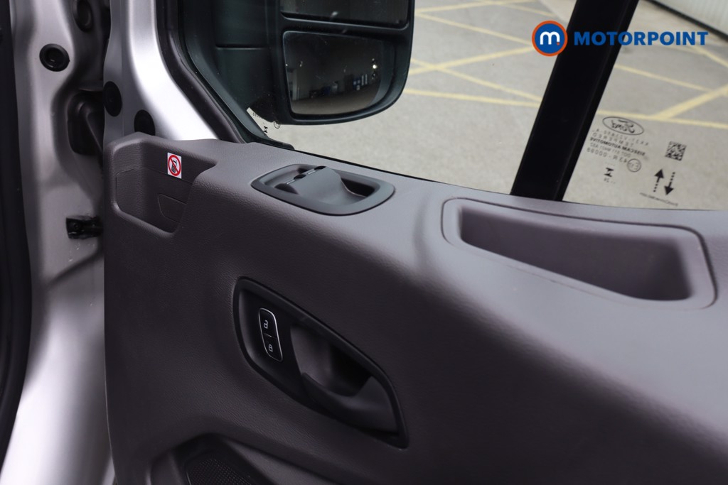 Ford Transit Limited Automatic Diesel Medium Roof Van - Stock Number (1640330) - 23rd supplementary image