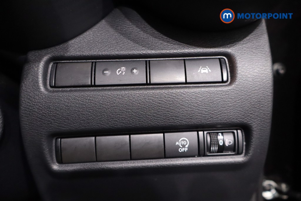 Nissan Juke N-Connecta Manual Petrol SUV - Stock Number (1642487) - 16th supplementary image