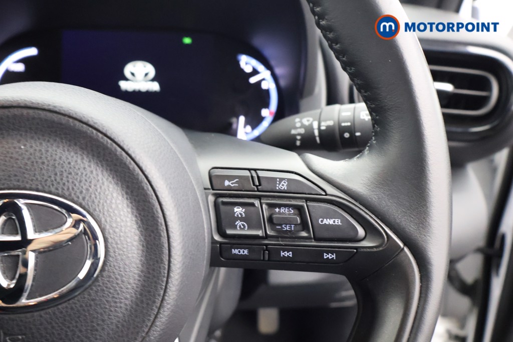 Toyota Yaris Cross Design Automatic Petrol-Electric Hybrid Estate - Stock Number (1635850) - 3rd supplementary image