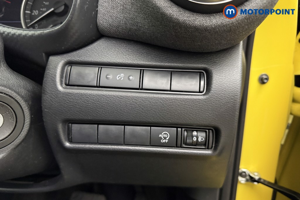 Nissan Juke Acenta Premium Automatic Petrol SUV - Stock Number (1628811) - 5th supplementary image