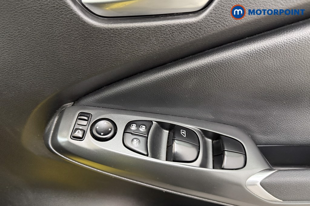 Nissan Juke Acenta Premium Automatic Petrol SUV - Stock Number (1628811) - 14th supplementary image