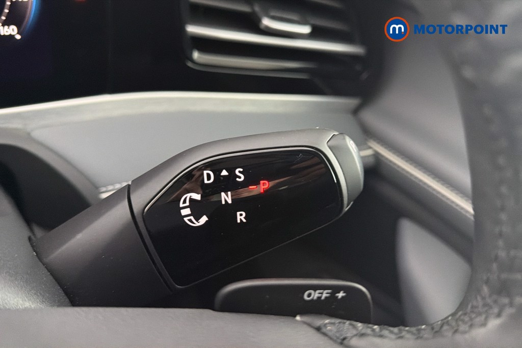 Volkswagen Passat Life Automatic Petrol Plug-In Hybrid Estate - Stock Number (1632883) - 7th supplementary image
