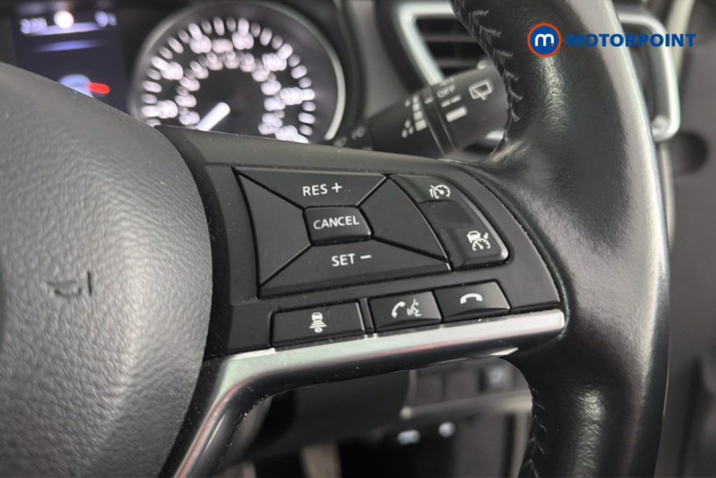 Nissan Qashqai Tekna Manual Diesel SUV - Stock Number (1634755) - 4th supplementary image