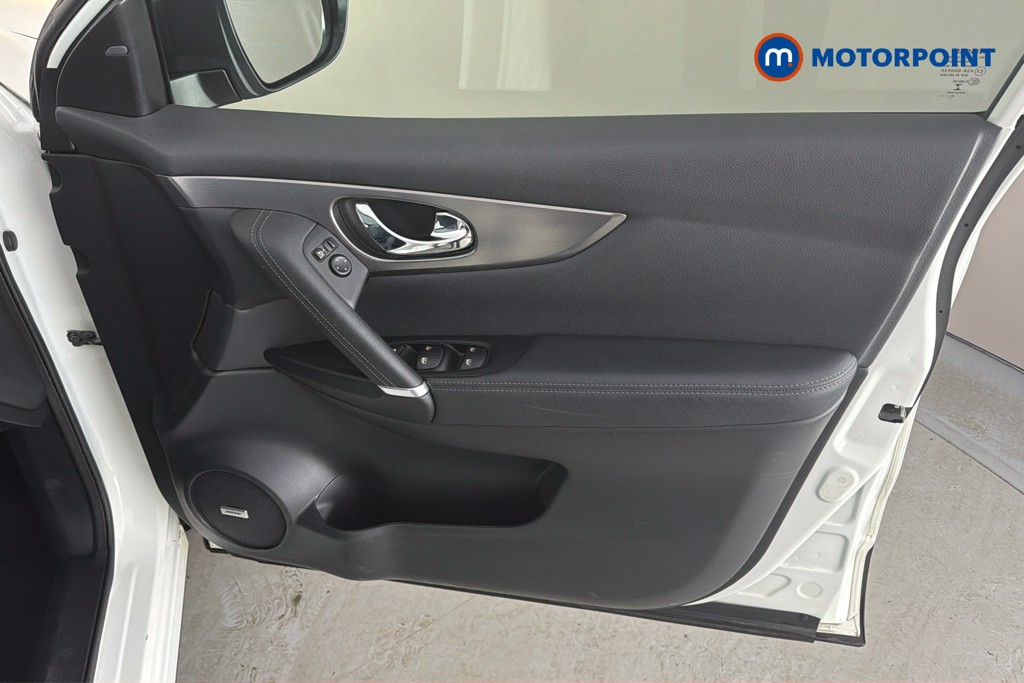 Nissan Qashqai Tekna Manual Diesel SUV - Stock Number (1634755) - 19th supplementary image