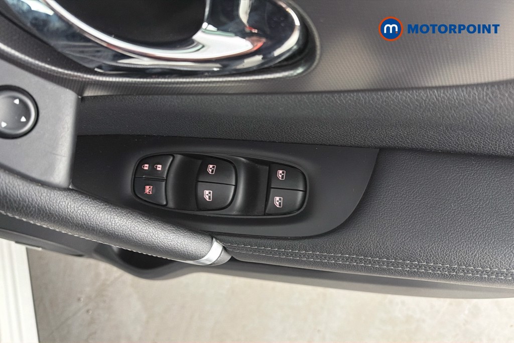 Nissan Qashqai Tekna Manual Diesel SUV - Stock Number (1634755) - 20th supplementary image