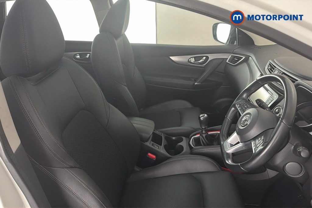 Nissan Qashqai Tekna Manual Diesel SUV - Stock Number (1634755) - 22nd supplementary image