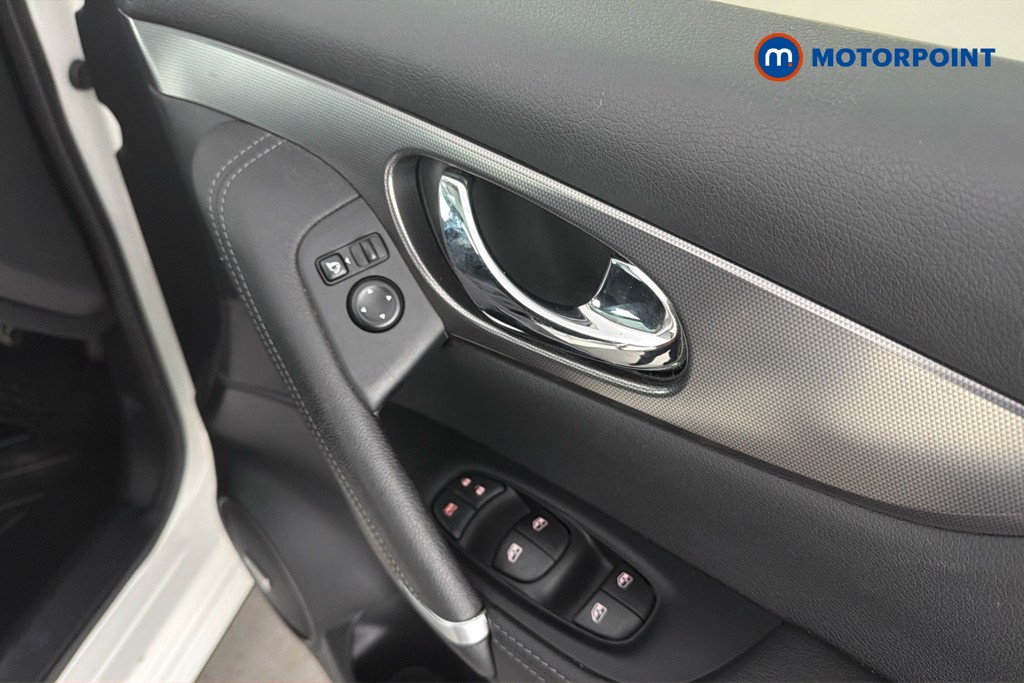 Nissan Qashqai Tekna Manual Diesel SUV - Stock Number (1634755) - 42nd supplementary image