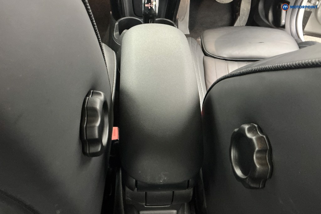 Mini Hatchback Cooper Exclusive Automatic Petrol Hatchback - Stock Number (1639168) - 11th supplementary image