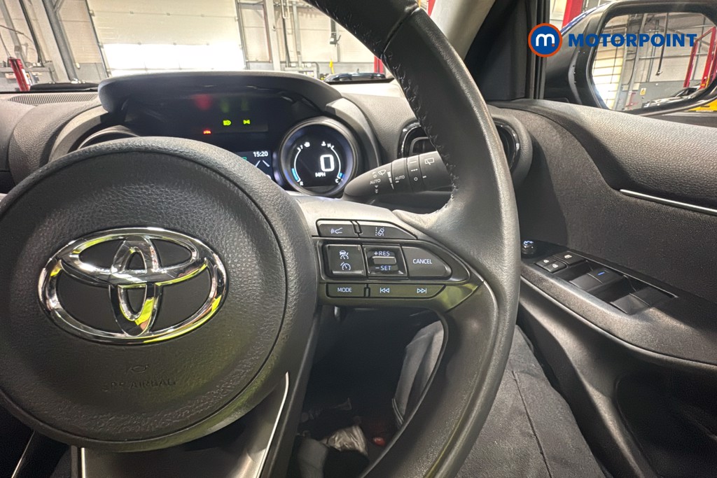 Toyota Yaris Design Automatic Petrol-Electric Hybrid Hatchback - Stock Number (1640916) - 4th supplementary image