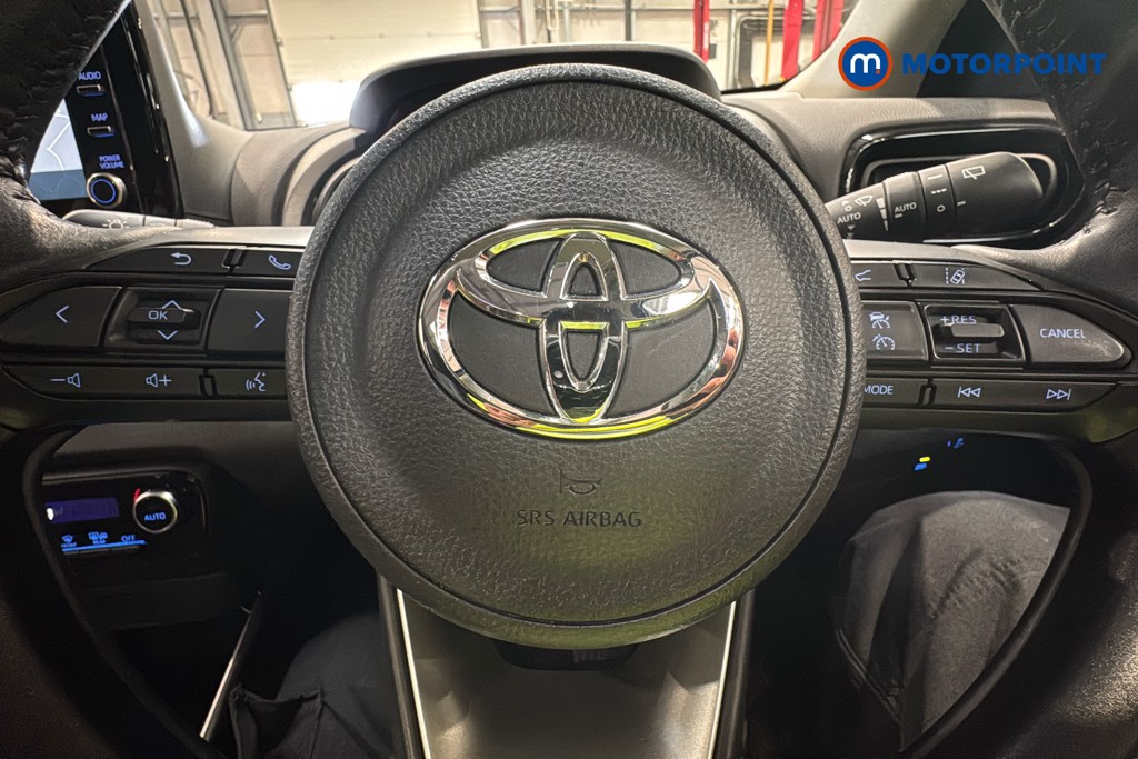 Toyota Yaris Design Automatic Petrol-Electric Hybrid Hatchback - Stock Number (1640916) - 5th supplementary image